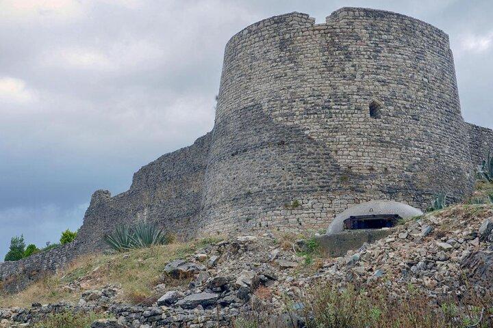 Visite privée dans l'Œil Bleu et le monastère de Saint-Nicholas