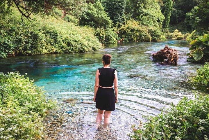 Visite privée dans l'Œil Bleu et le monastère de Saint-Nicholas