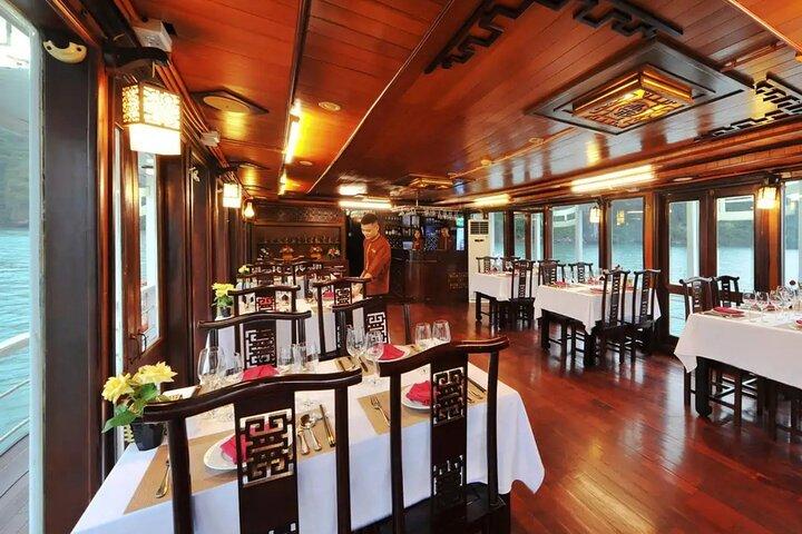 Ontdek Bai Tu Long Bay tijdens een nachtelijke cruise