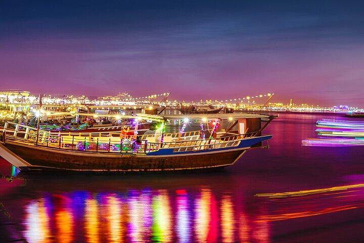 アラビアン ダウ クルーズでドーハの夜景を巡るツアー