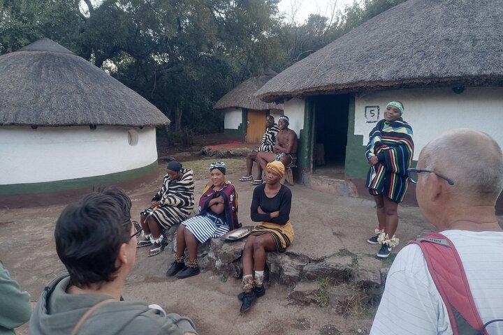レセディ文化村と人類発祥の地ガイド付きツアー
