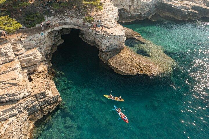 Pula Kayaking Cave, eilanden en kliffen Tour met drankjes