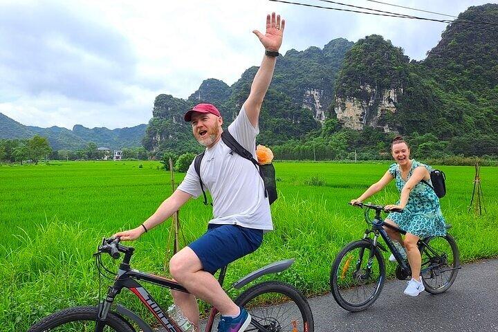 プライベートニンビン日帰り旅行： Local Family, Trang An & Bich Dong