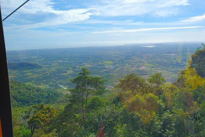 ムイネー：ケーブルカー、寝仏、チャム塔のあるタク山