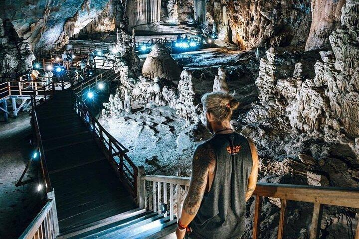 Tour di un'intera giornata di Hue to Paradise Cave Adventure nei giorni pari