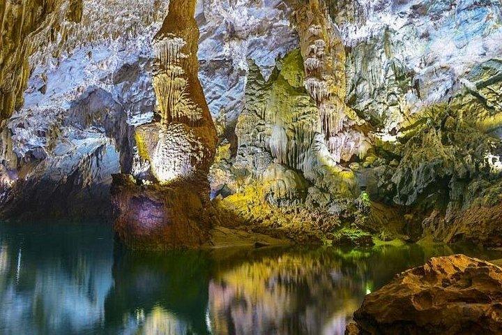 フォンニャ洞窟-パラダイス洞窟小グループツアー：オールインクルシブ
