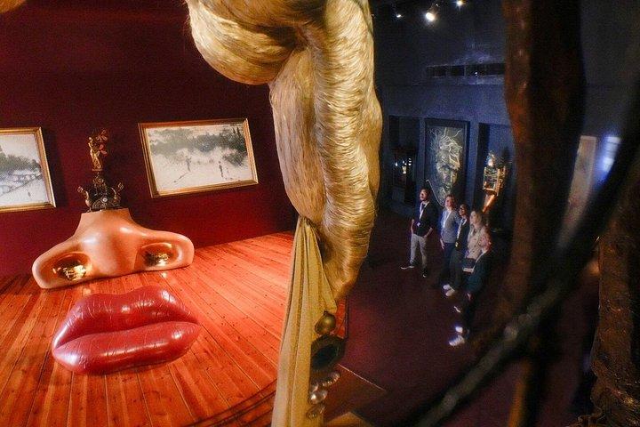 バルセロナ発ジローナとダリ美術館終日ツアー