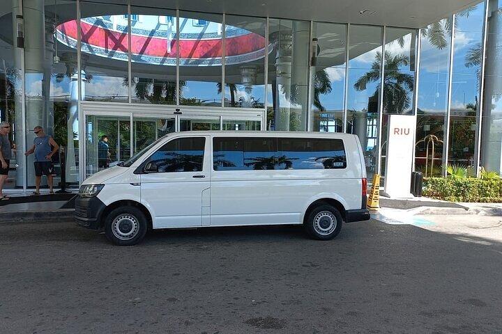 Privater Hin- und Rücktransfer vom Flughafen Cancun zur Hotelzone von Cancun