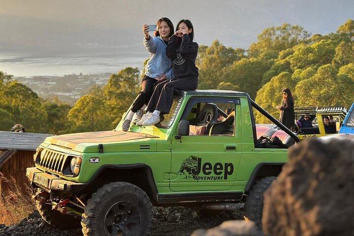Excursión en jeep por el Monte Batur de Bali con salida del sol y lava negra