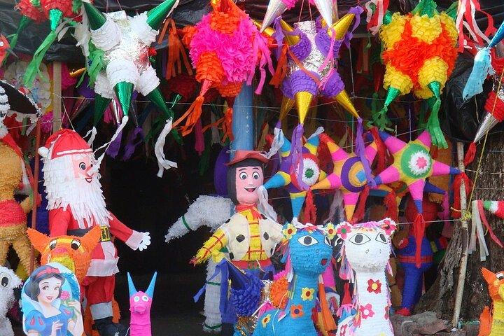 Utforska Teotihuacan Pyramids & Craft Your Piñata
