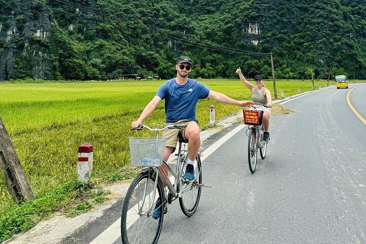 Från Hanoi: Natursköna Ninh Binh, Hoa Lu, Trang An med lunchbuffé