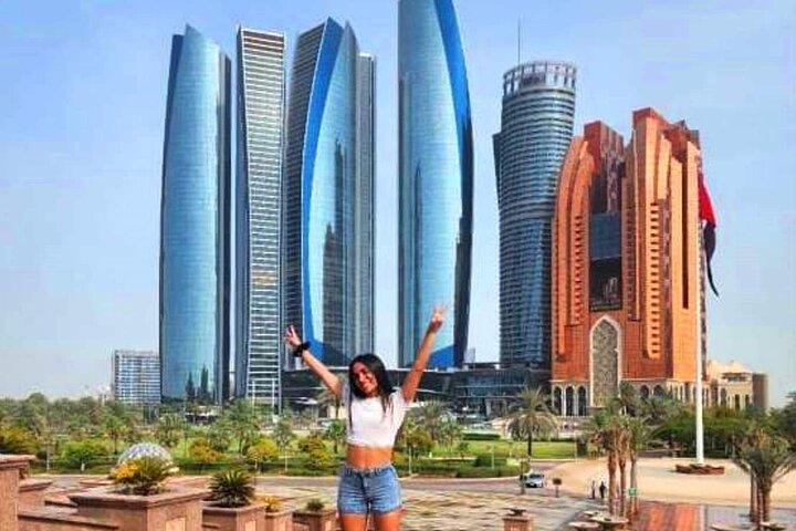 Von Dubai : Große Moschee von Abu Dhabi, Palast. Souk, Etihad & Louvre