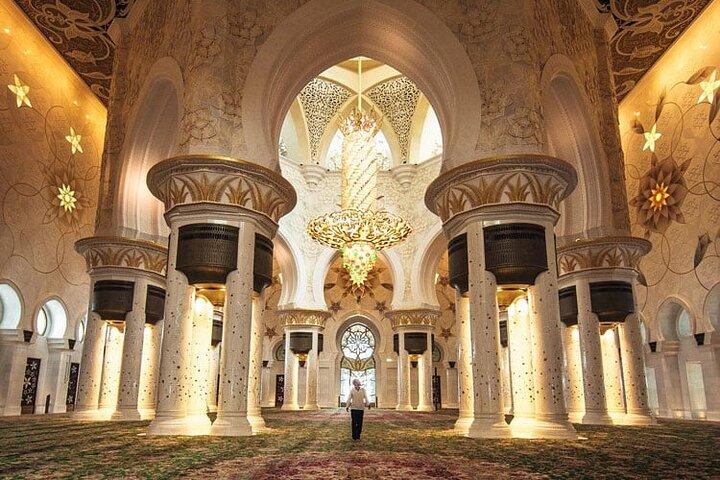 Excursion privée d'une journée complète à Abu Dhabi avec café en or 24 carats