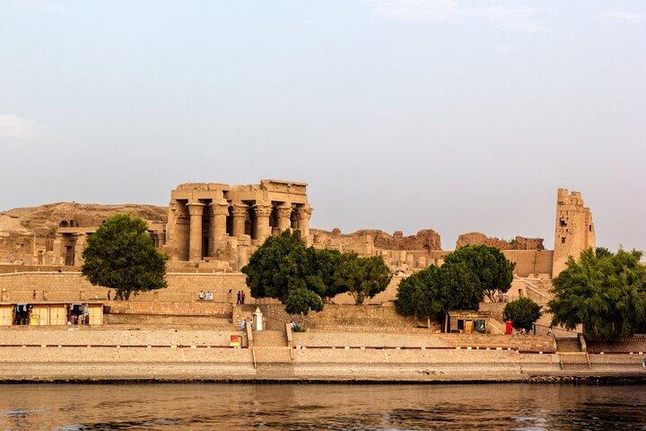 Crociera di lusso sul Nilo da Assuan a Luxor incluso pick-up e trasferimento