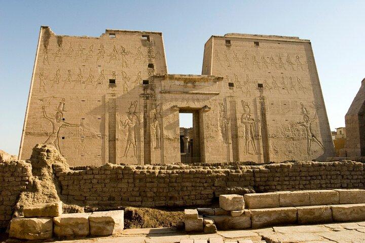 Crociera di lusso sul Nilo da Assuan a Luxor incluso pick-up e trasferimento