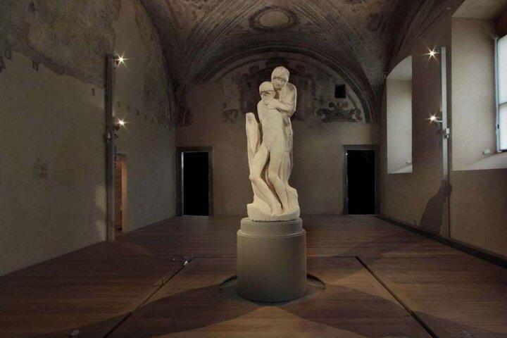 Visita guiada ao Castelo Sforzesco e à obra-prima de Michelangelo.