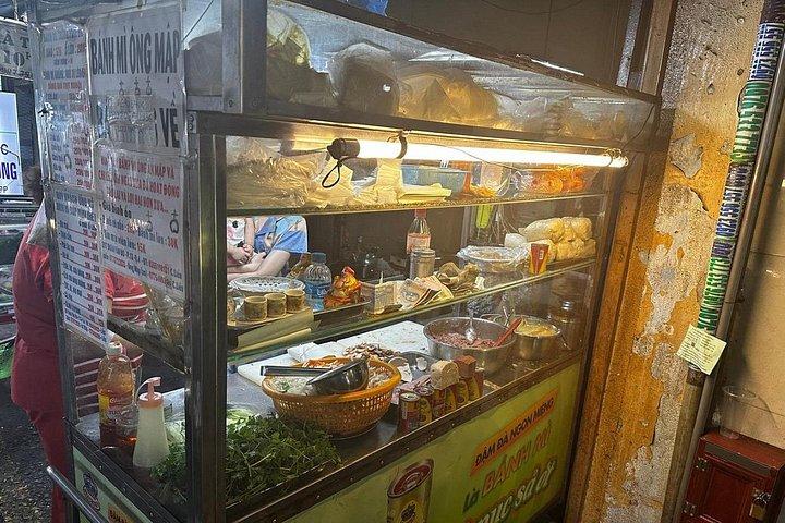 素晴らしいサイゴンの夜のバイクストリートフードツアー
