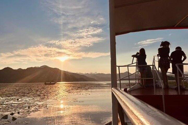 Excursion privée en bateau au lac Skadar avec vin, baignade et Guide local