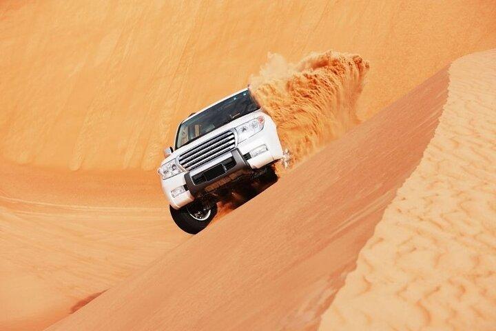 Safari de nuit arabe avec balade à dos de chameau, planche à sable, barbecue et spectacles vivants