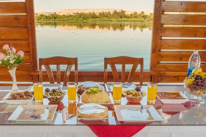 5 dias de luxo Dahabiya Nile Cruise Luxor para Aswan Tours guiados