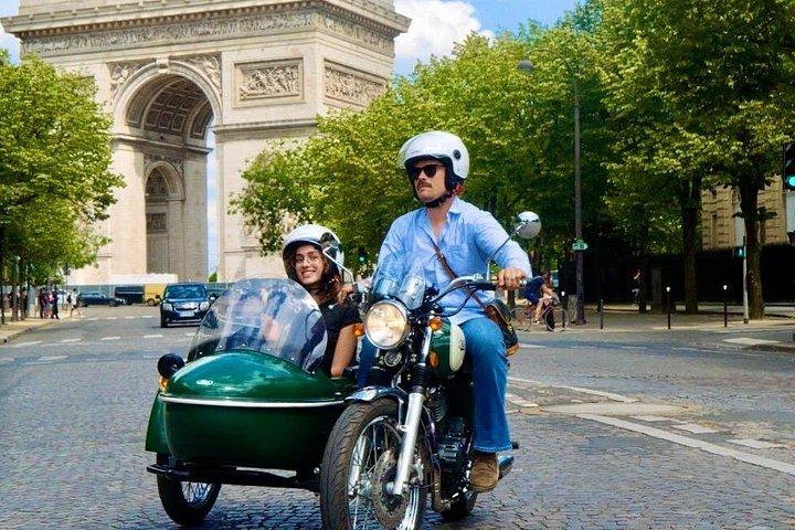 ホテル送迎付きパリサイドカー小旅行！