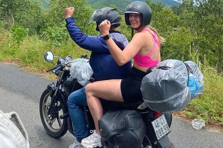 Excursão privada Easy Rider: Hue para Hoi An via Hai Van Pass (1 via)
