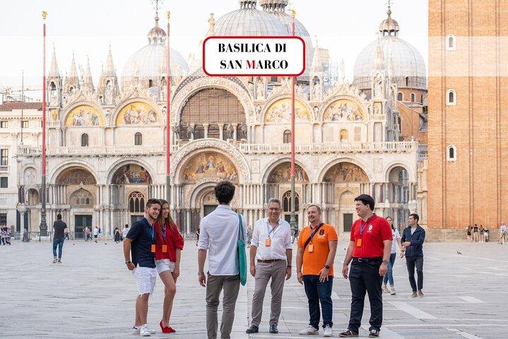 Opção de Basílica, Palácio Ducal, Galeria de História e Torre do Sino
