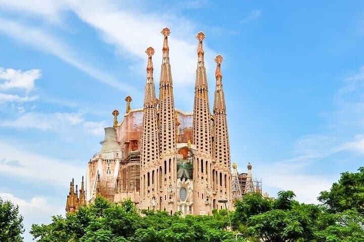 Sagrada Familia Guided Tour + Ebook
