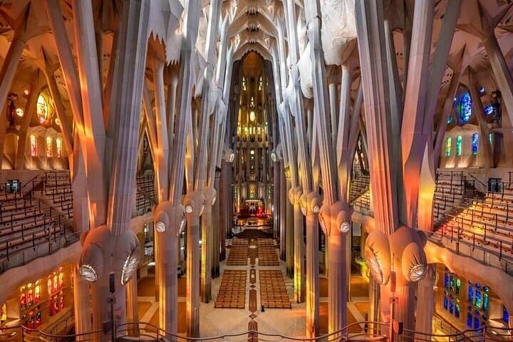 Sagrada Familia Guided Tour + Ebook