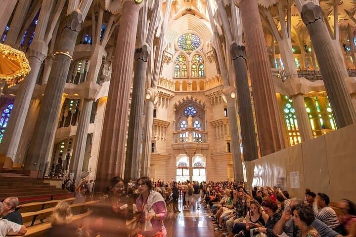 Sagrada Familia Guided Tour + Ebook