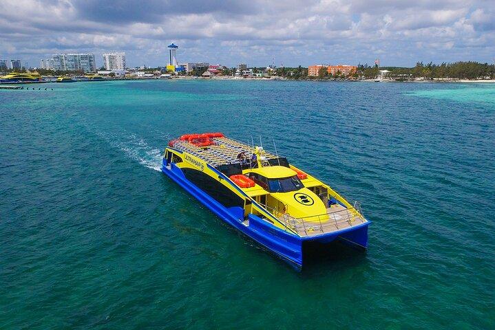 Ferry de ida e volta para Isla Mujeres de Cancún