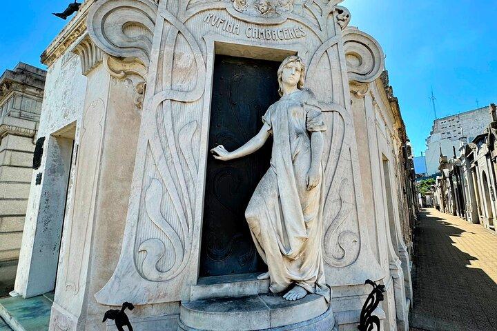 Explore Buenos Aires Highlights on a Walking Tour
