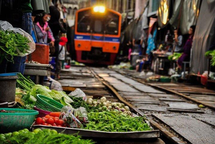 Excursão em grupo por Bangkok Floating and Railway Market