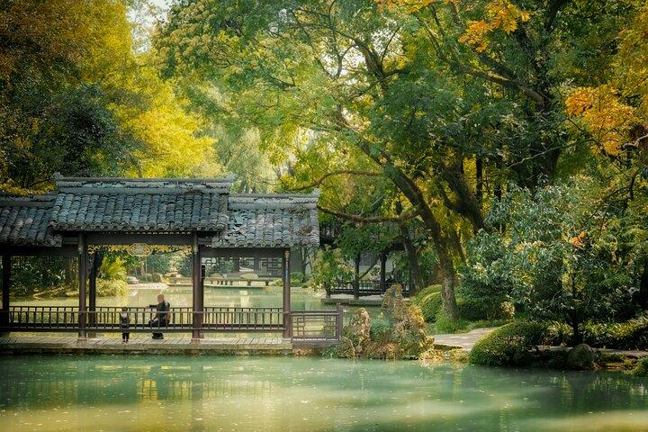 Dujiangyan灌漑システムとSanxingdui中国の「ピラミッド」博物館Day-Trip