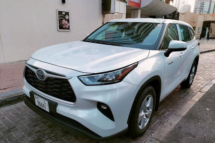 ドバイ アブダビ シャルジャ空港 SUV 送迎