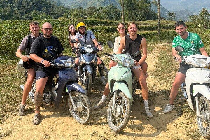 Epische Ha Giang Rundreise 4 Tage 3 Nächte auf dem Motorrad