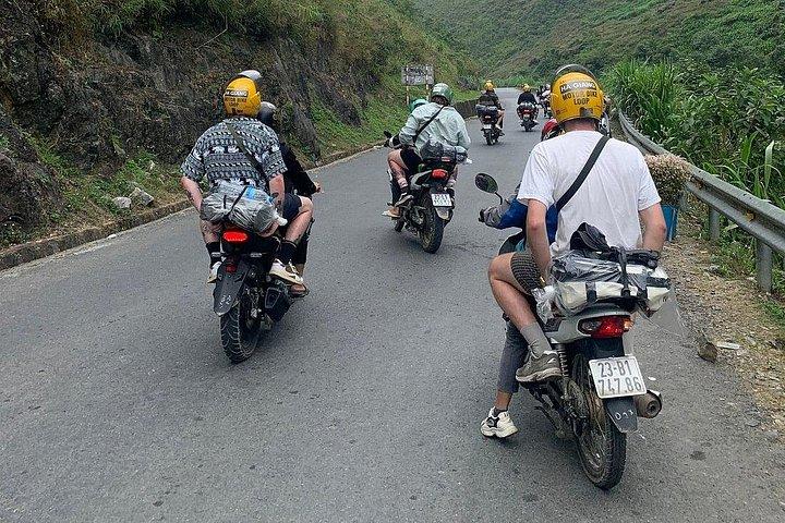 バイクで巡る壮大なハザンループツアー 4日間3泊