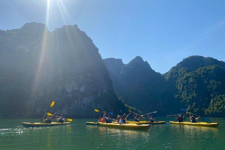 Los mejores tours al atardecer en Lan Ha Bay con natación y kayak