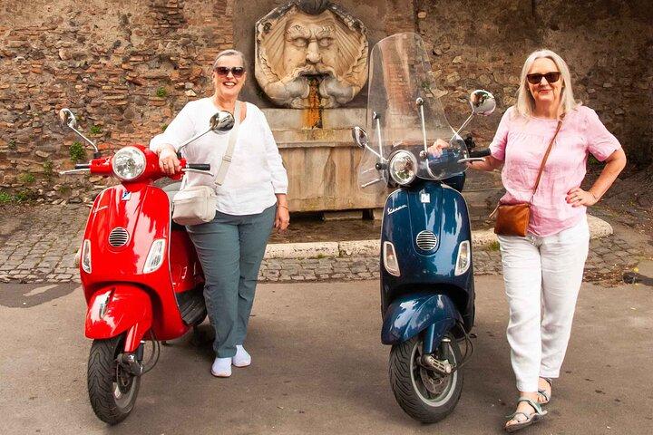 Roma Vespa Rotonda con Foto nella Città Eterna