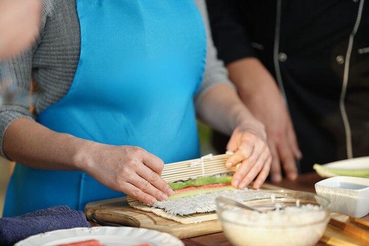 アトランタの地元ワインバーで寿司作り体験