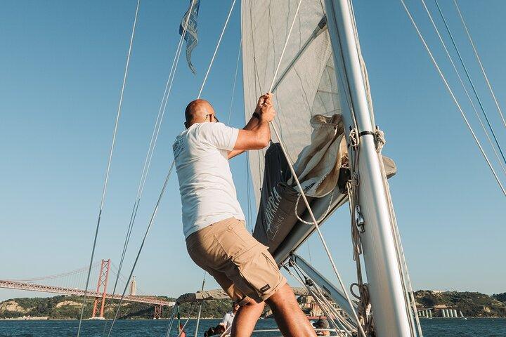 Lisbon Small Group 2h Sunset Sailing- Live Commentary & a Drink