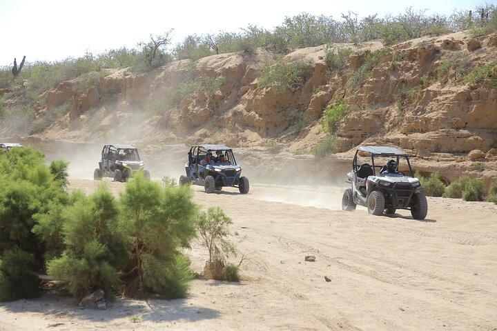 Combo 2 - posto Off Road 4x4 UTV Camel Ride Pranzo, Degustazione di Tequila
