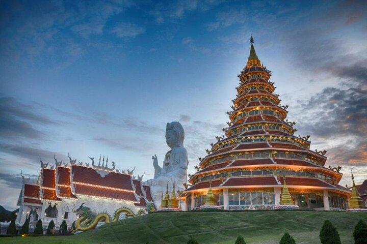 Au départ de Chiang Mai : Excursion d'une journée à Chiang Rai White Blue Red Temples