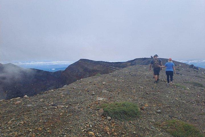 サンタアナ火山ハイキング＆コアテペケ湖でのランチ（プライベートツアー）