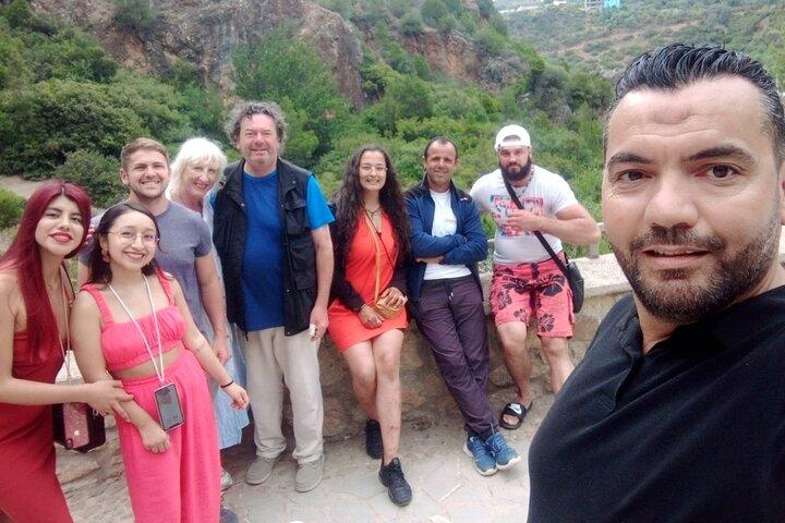 タンジェから：シェフシャウエン青の街日帰り旅行