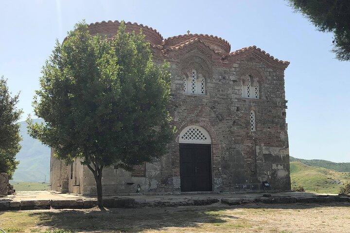 Visite privée dans l'Œil Bleu et le monastère de Saint-Nicholas
