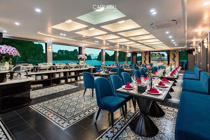 Crociera VIP Halong Bay: Nuoto, Kayak, Grotte, Pranzo e Festa a Buffet