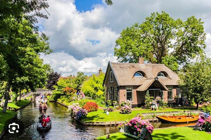 Giethoorn Private Day Tour From Amsterdam (Including Boat Tour!)