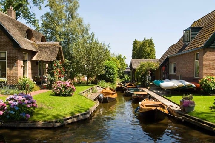 Giethoorn Private Day Tour From Amsterdam (Including Boat Tour!)