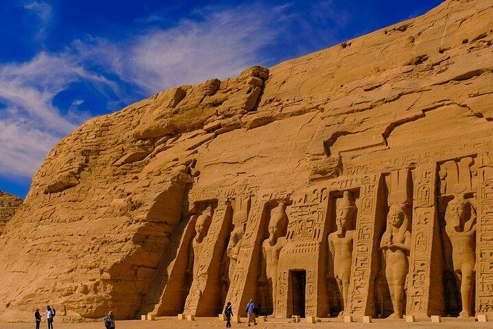 Private Day Trip to Abu Simbel Temple with Guide from Luxor